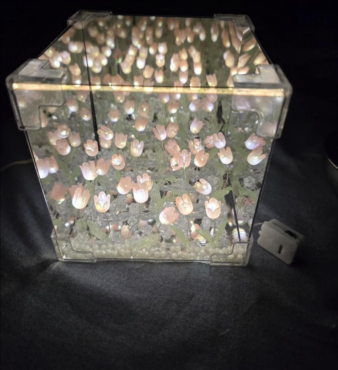 Tulip Cube Mirror Lamp – Multicolor Decorative LED Light